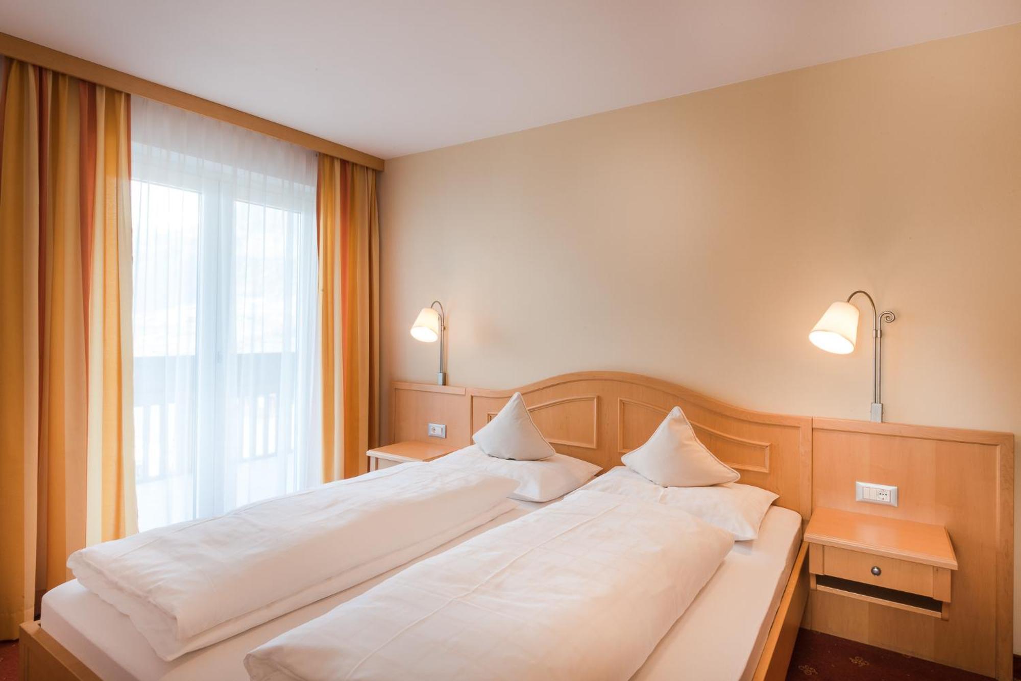 Pension Hoefler - Fernblick Schenna Bagian luar foto
